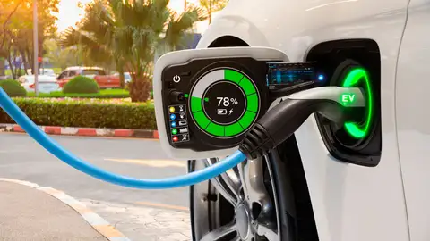 Recarga coche eléctrico Sale más caro recargar un eléctrico o llenar un depósito