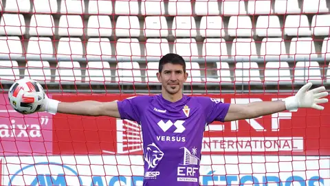 Nereo Champagne en su presentación con el Real Murcia Nereo Champagne en su presentación con el Real Murcia