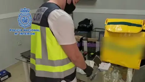 El detenido se desplazaba en patinete para repartir droga El detenido se desplazaba en patinete para repartir droga