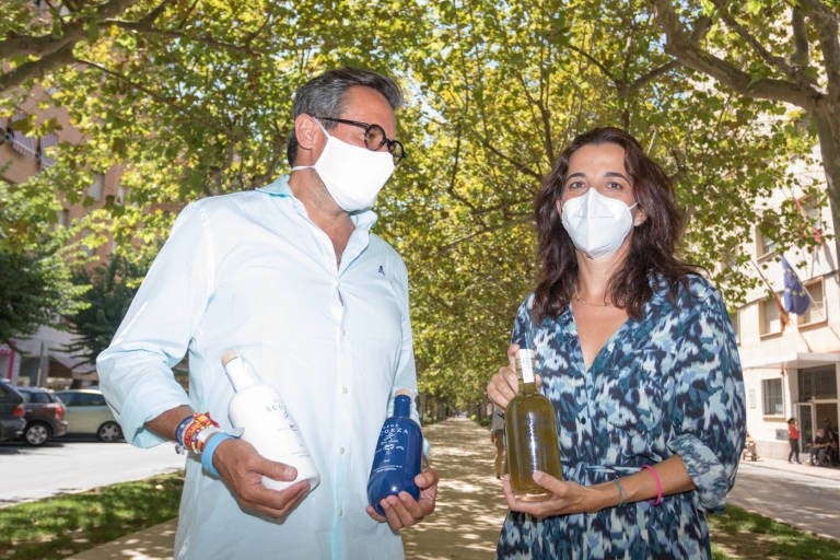 El licor producido por investigadores de la Universidad Miguel Hernández (UMH) exclusivamente a base de limones ecológicos de la Vega Baja, ha obtenido la protección de la Oficina Española de Patentes y Marcas El licor producido por investigadores de la Universidad Miguel Hernández (UMH) exclusivamente a base de limones ecológicos de la Vega Baja, ha obtenido la protección de la Oficina Española de Patentes y Marcas