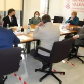 Hosteleros reclaman a la Generalitat abrir el interior de locales con aforo del 50% y ampliar el horario de cierre Hosteleros reclaman a la Generalitat abrir el interior de locales con aforo del 50% y ampliar el horario de cierre