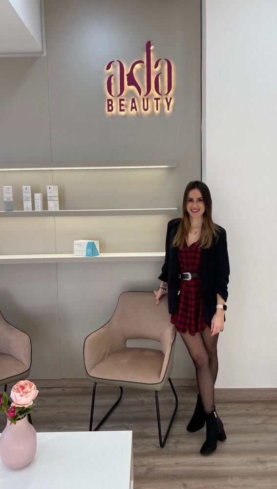 Laura Espinosa, la directora de adaBeauty, en la clínica. clínica de 