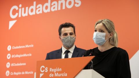 Ciudadanos argumenta que la situación era insostenible y PSOE señala que ha llegado el momento del cambio Ciudadanos argumenta que la situación era insostenible y PSOE señala que ha llegado el momento del cambio