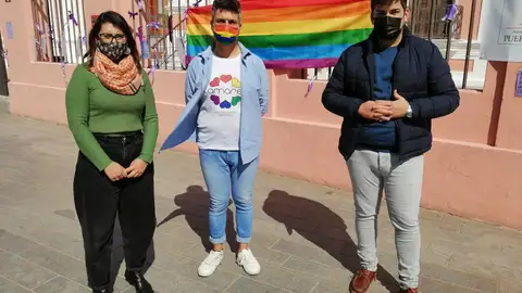 Los responsables municipales Lourdes Bernal y Alfredo Fernández, y el presidente de Amare LGTBI, José Manuel Acosta, Los responsables municipales Lourdes Bernal y Alfredo Fernández, y el presidente de Amare LGTBI, José Manuel Acosta,