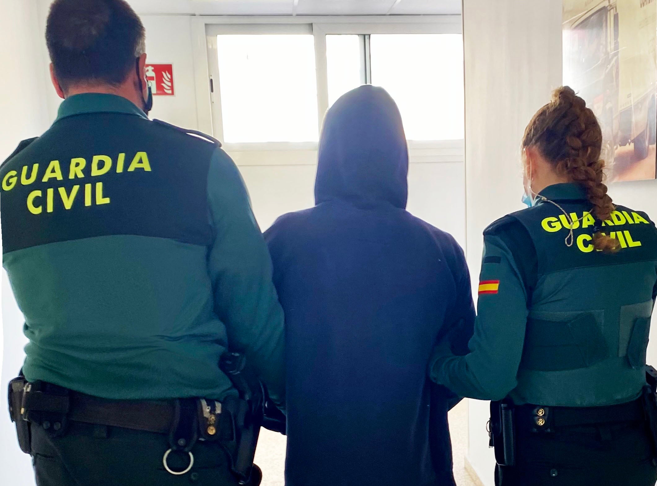Detienen a los cómplices del autor de una decena de robos de hoteles en Sant Antoni Detienen a los cómplices del autor de una decena de robos de hoteles en Sant Antoni