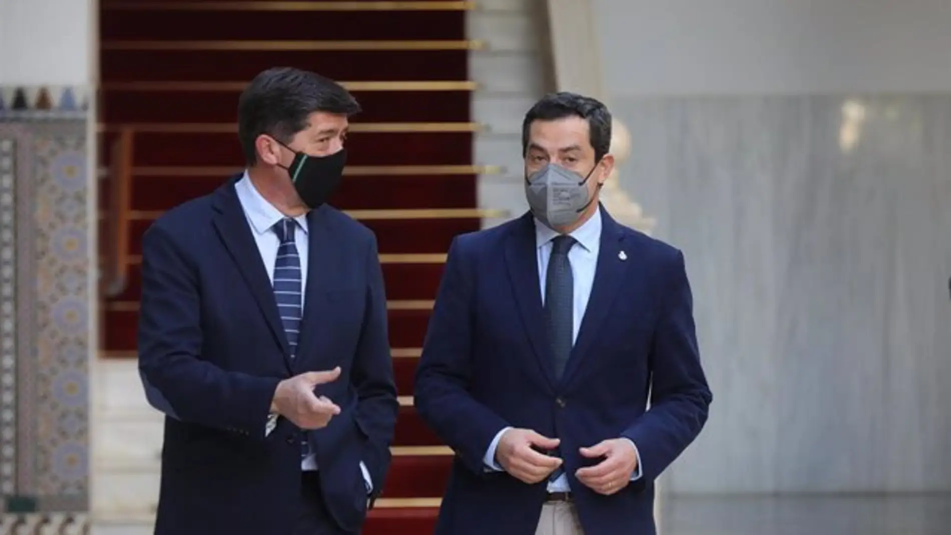 Juanma Moreno (PP) y Juan Marín (Ciudadanos), este miércoles, en el Parlamento andaluz