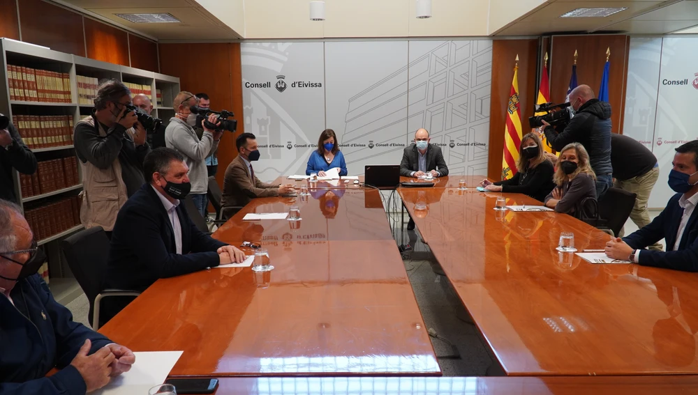 Reunión de Armengol con el Consell de Ibiza y los Ayuntamientos de la isla