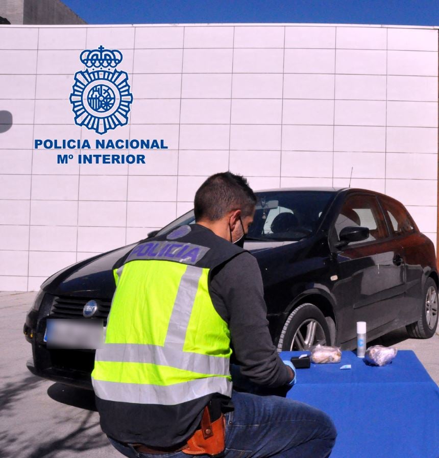 Detenidos un hombre y una mujer con más de un Kg de cocaína Detenidos un hombre y una mujer con más de un Kg de cocaína