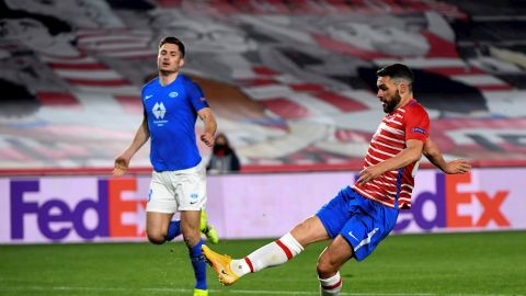 Jorge Molina marca ante el Molde