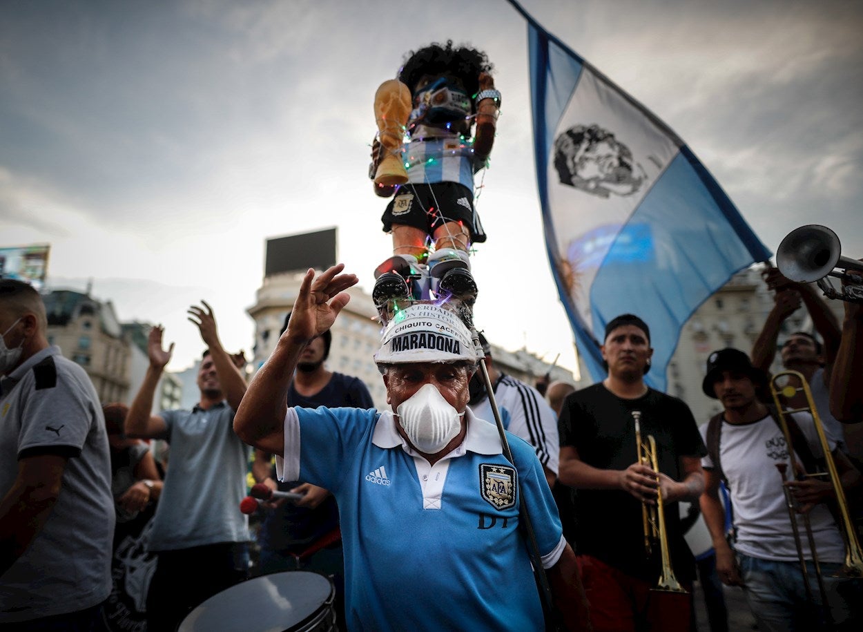 Manifestaciones en Buenos Aires por Maradona con el lema: "No se murió, lo mataron" Manifestaciones en Buenos Aires por Maradona con el lema: "No se murió, lo mataron"
