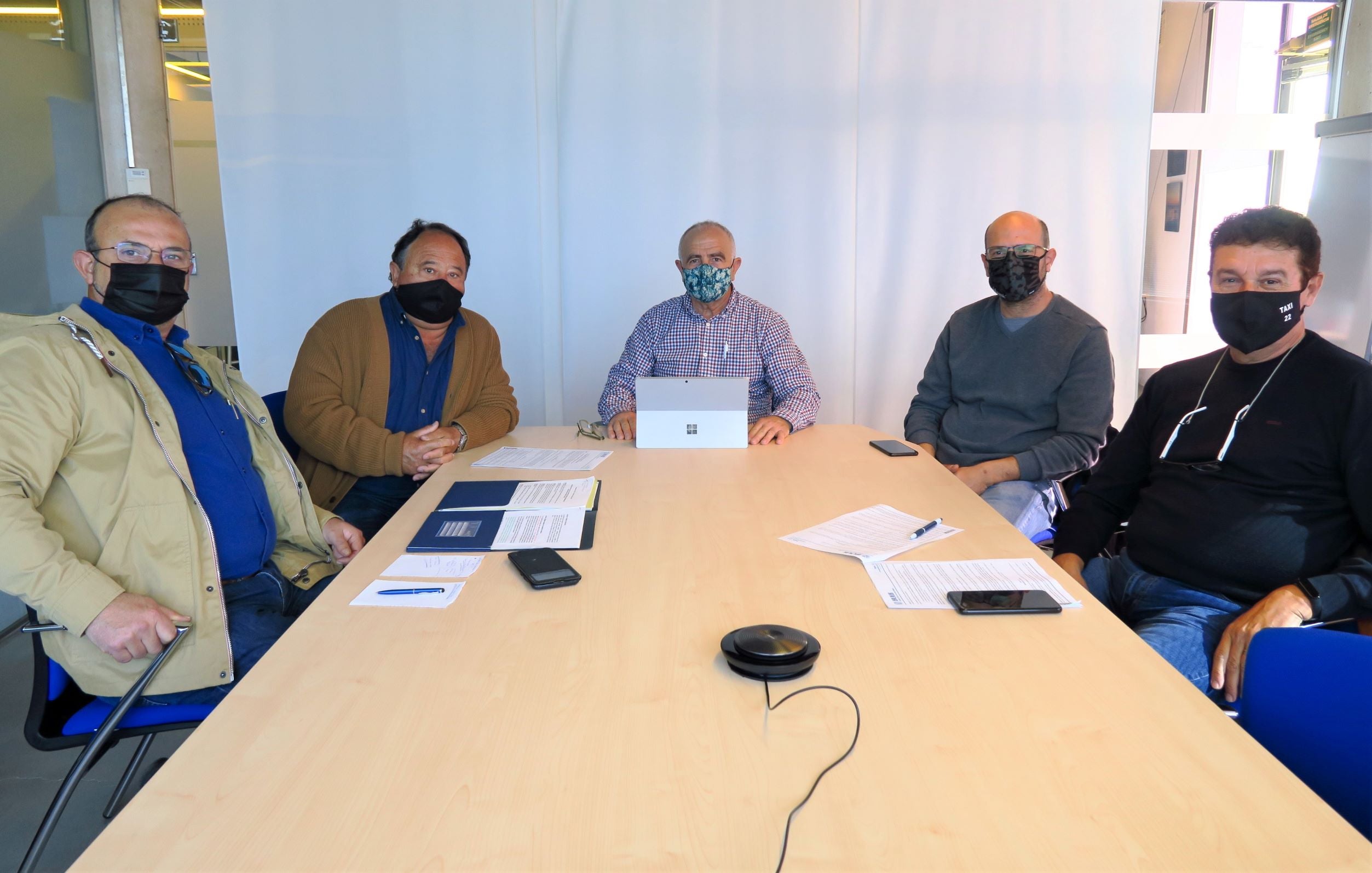 El Ayuntamiento de Sant Antoni y el sector del taxi de Sant Antoni se reúnen para tratar la temporada turística El Ayuntamiento de Sant Antoni y el sector del taxi de Sant Antoni se reúnen para tratar la temporada turística