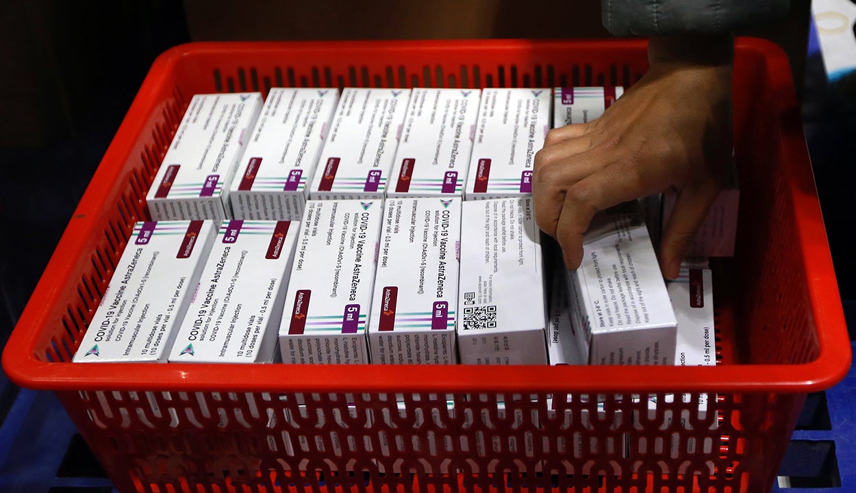 La Agencia Europea del Medicamento recomienda seguir administrando la vacuna de AstraZeneca en la UE La Agencia Europea del Medicamento recomienda seguir administrando la vacuna de AstraZeneca en la UE