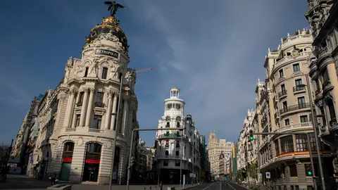 La Gran vía de Madrid La Gran vía de Madrid