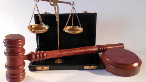 Un juez ordena retirar la paga a un joven por 'nini' Un juez ordena retirar la paga a un joven por 'nini'