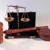 Un juez ordena retirar la paga a un joven por 'nini' Un juez ordena retirar la paga a un joven por 'nini'
