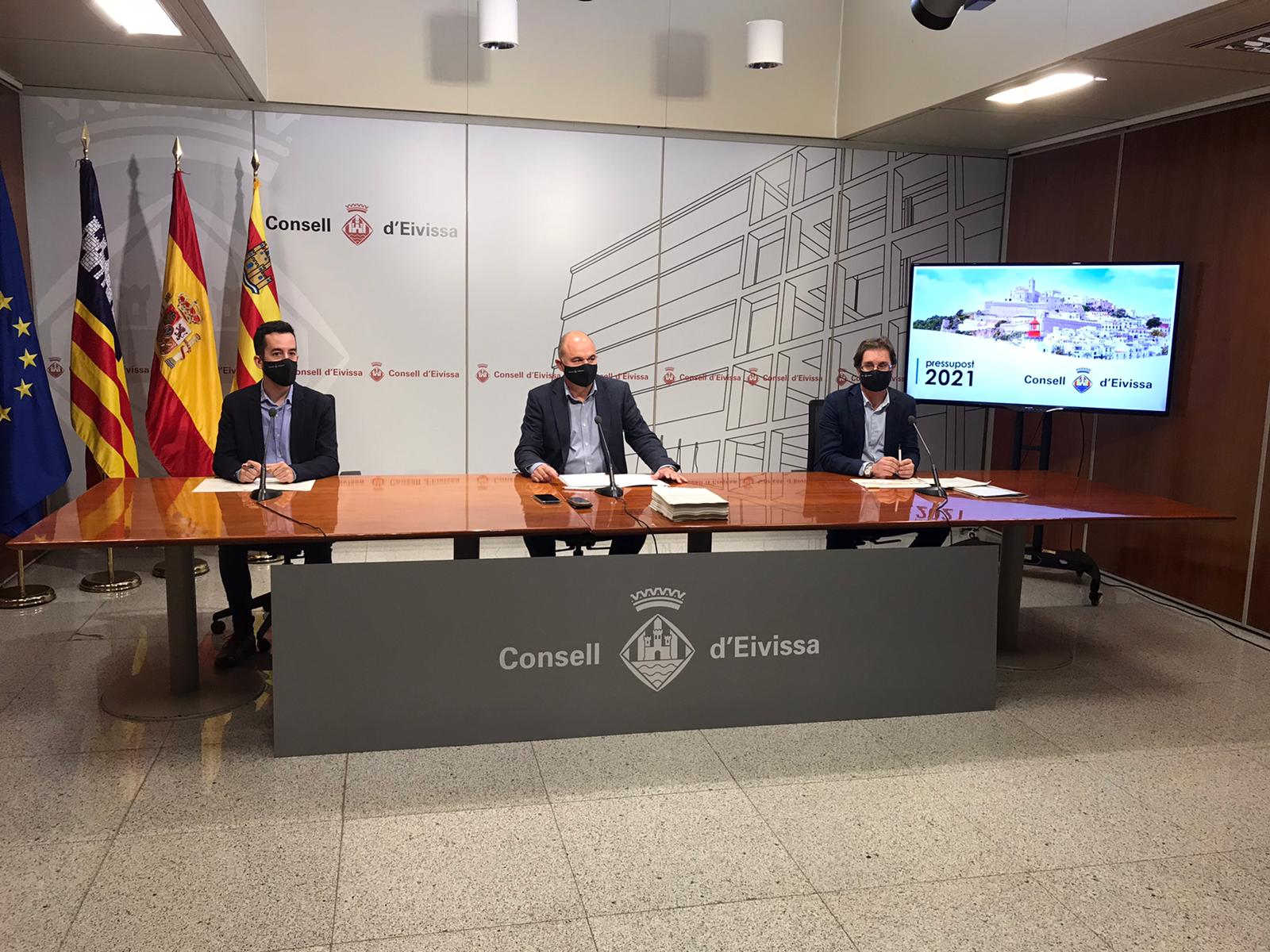 Más de un centenar de personas participan en el curso de gestión empresarial del programa Reinventa Más de un centenar de personas participan en el curso de gestión empresarial del programa Reinventa