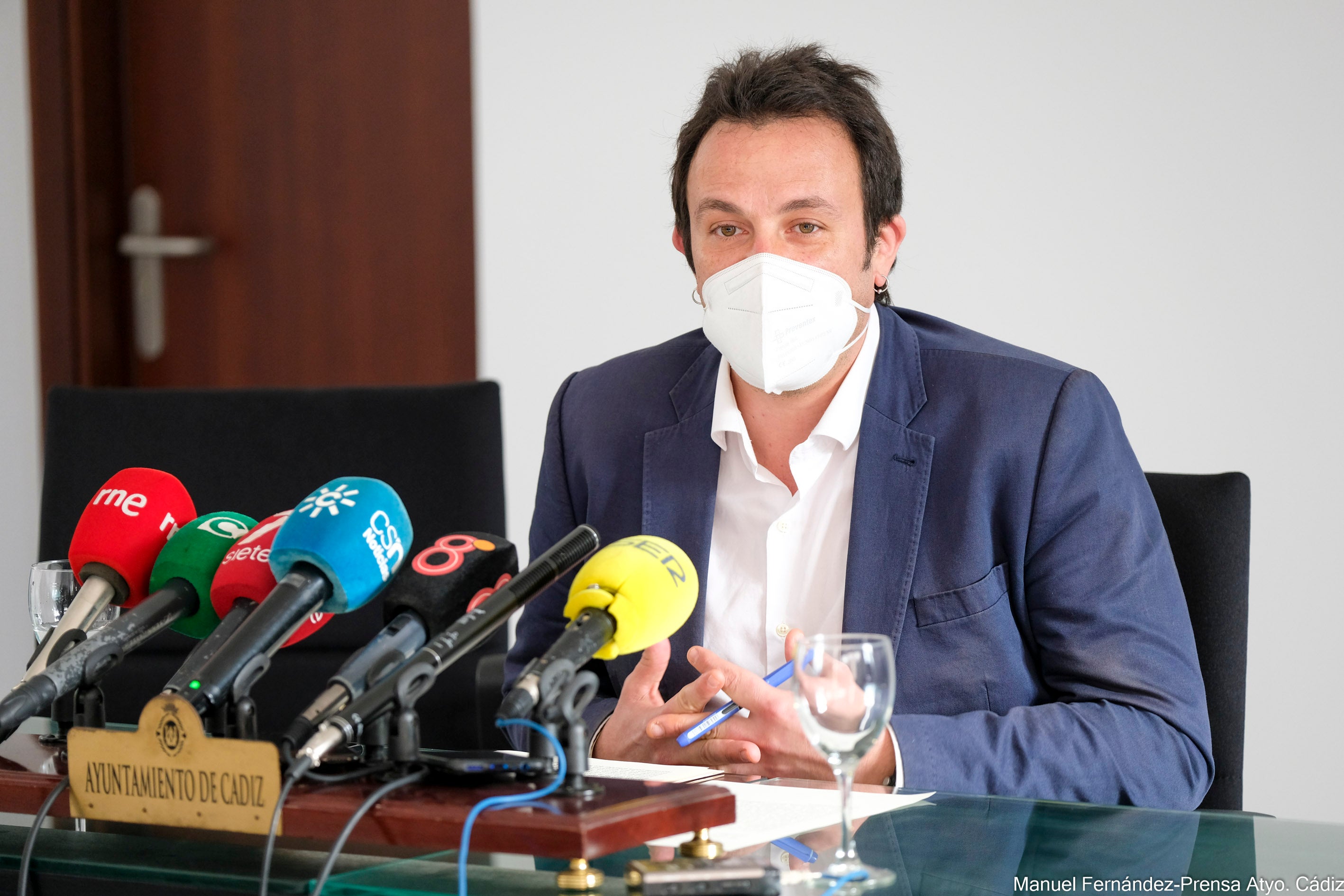 El alcalde de Cádiz exige la dimisión de Martínez y Romaní El alcalde de Cádiz exige la dimisión de Martínez y Romaní