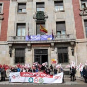 Concentración de sindicatos en León frente a Subdelegación de Gobierno
