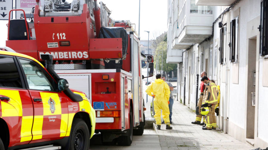Una mujer sufre quemaduras tras una explosión de gas. Una mujer sufre quemaduras tras una explosión de gas.