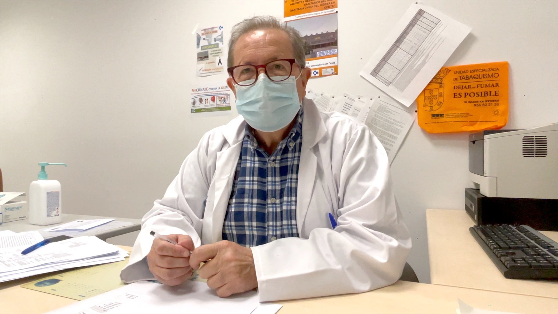 Pedro Alamillos, primer médico jubilado que se incorpora al Hospital de Ceuta: "No dudé un segundo en volver a ponerme la bata" Pedro Alamillos, primer médico jubilado que se incorpora al Hospital de Ceuta: "No dudé un segundo en volver a ponerme la bata"