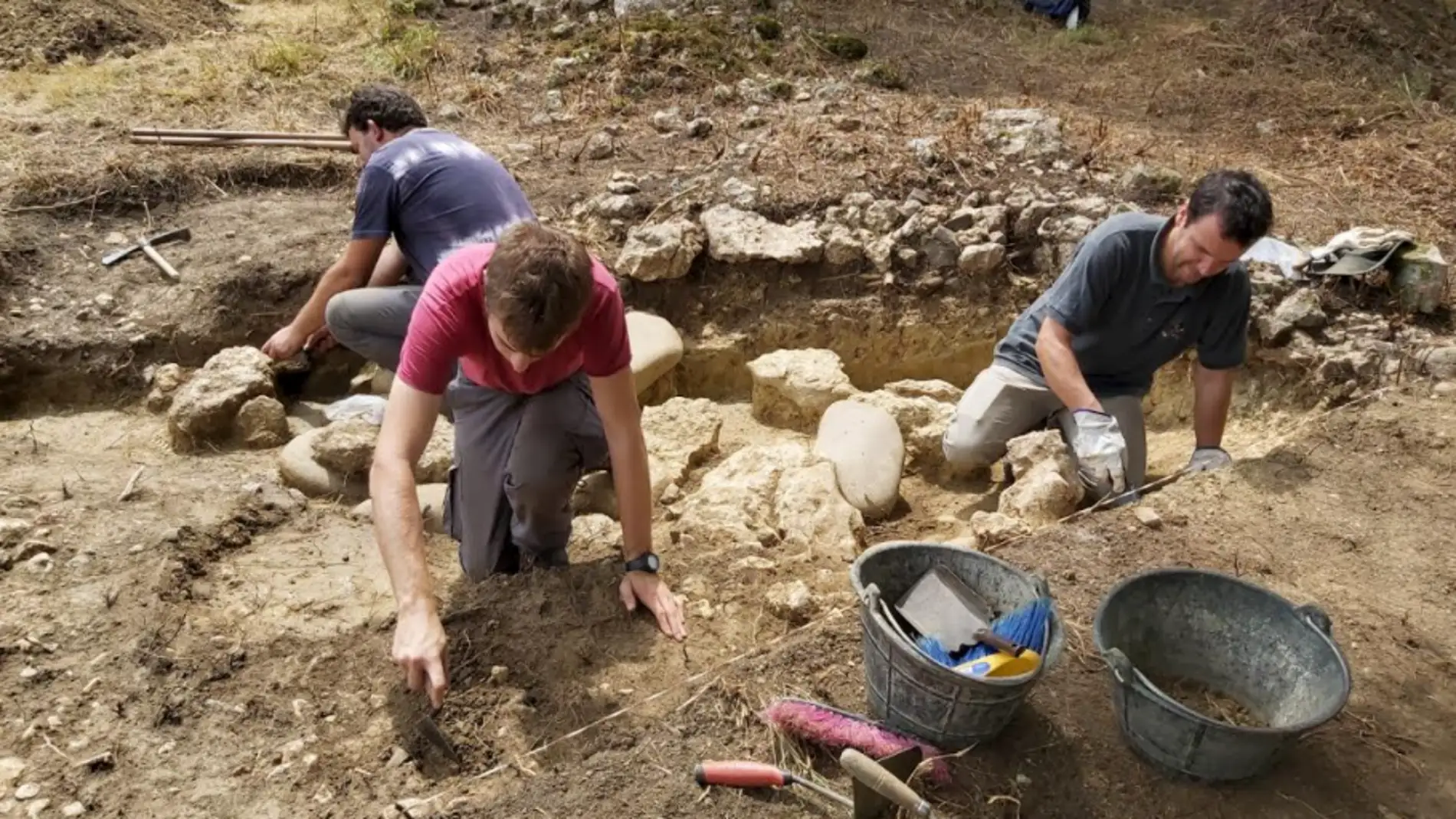 El equipo durante las labores de excavación en Antrialgo
