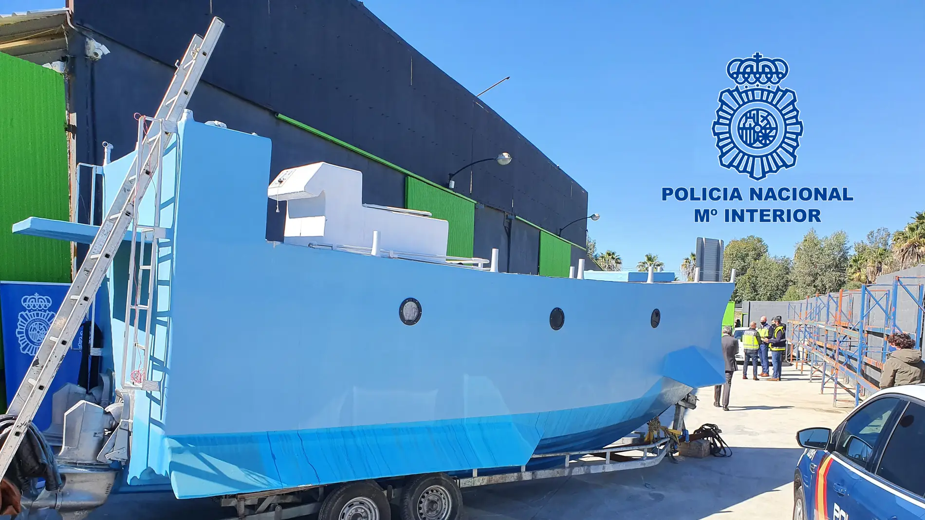Intervienen el primer narcosubmarino de España en una nave de Málaga
