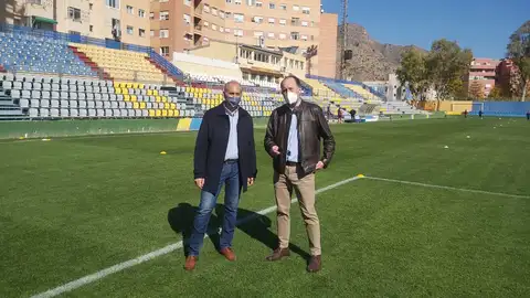 El Campo Municipal de Los Arcos estrena nueva grada tras su derribo al ser arrasada por la DANA los arcos
