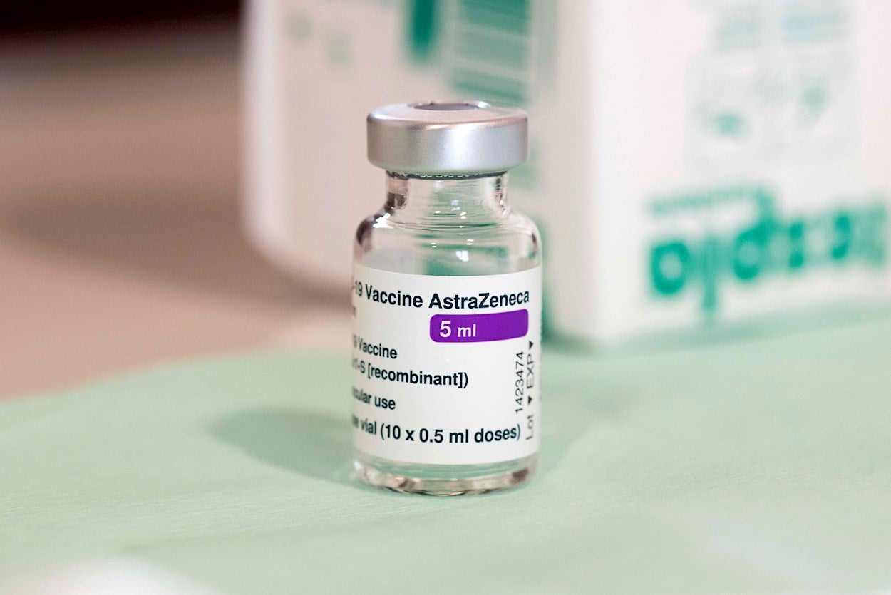 La suspensión de la vacunación con AstraZeneca obliga a reprogramar el calendario La suspensión de la vacunación con AstraZeneca obliga a reprogramar el calendario