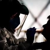 Realización de PCR durante un cribado para detectar casos de coronavirus Realización de PCR durante un cribado para detectar casos de coronavirus