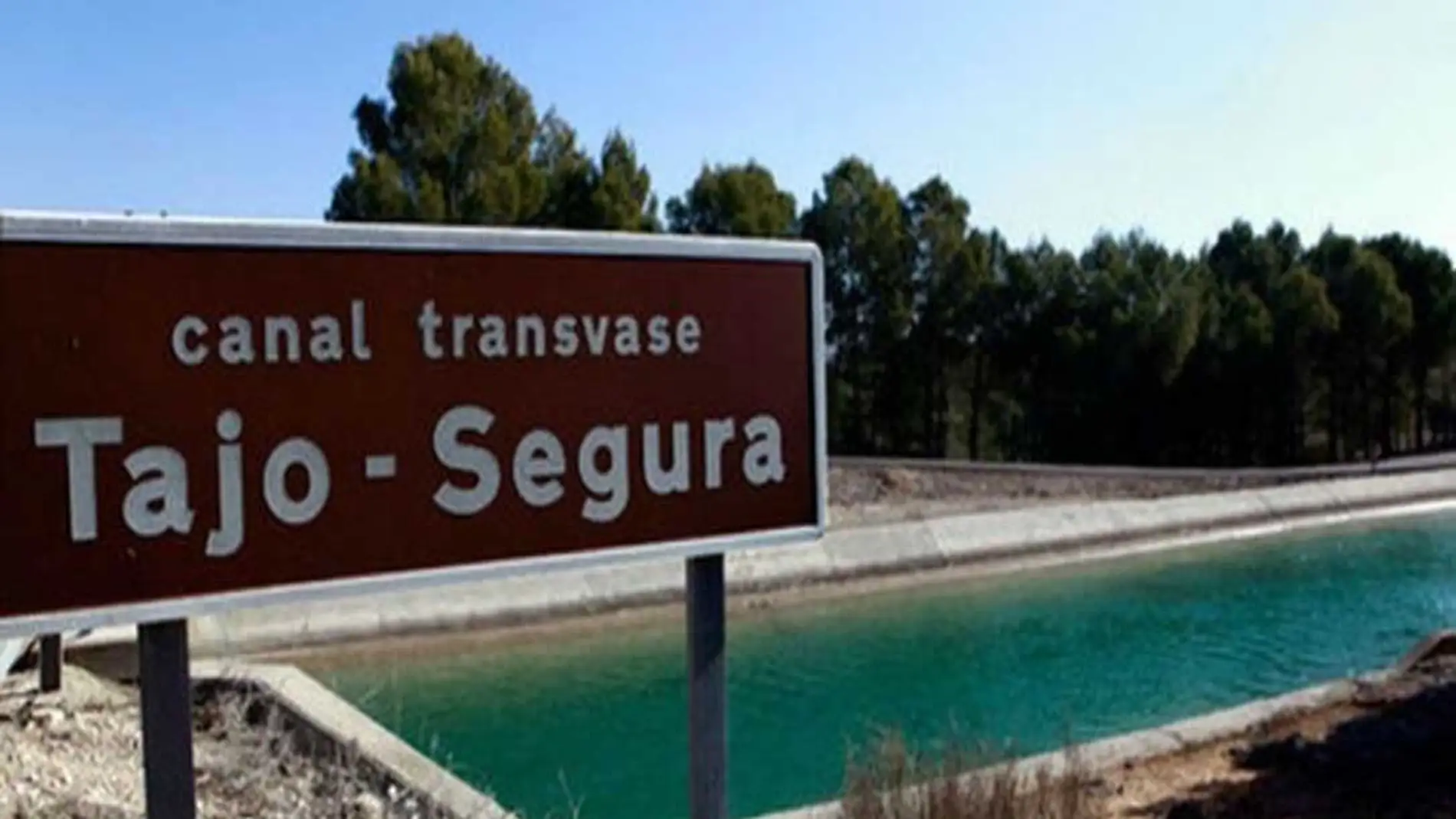 Uno de los canales del trasvase Tajo-Segura.