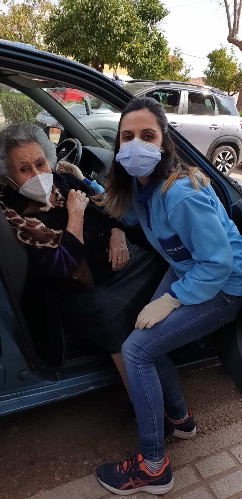 María José Torres, la enfermera que pudo inmunizar a su abuela de 99 años María José Torres, la enfermera que pudo inmunizar a su abuela de 99 años