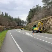 A Xunta comeza novos traballos de roza e limpeza en distintas estradas A Xunta comeza novos traballos de roza e limpeza en distintas estradas