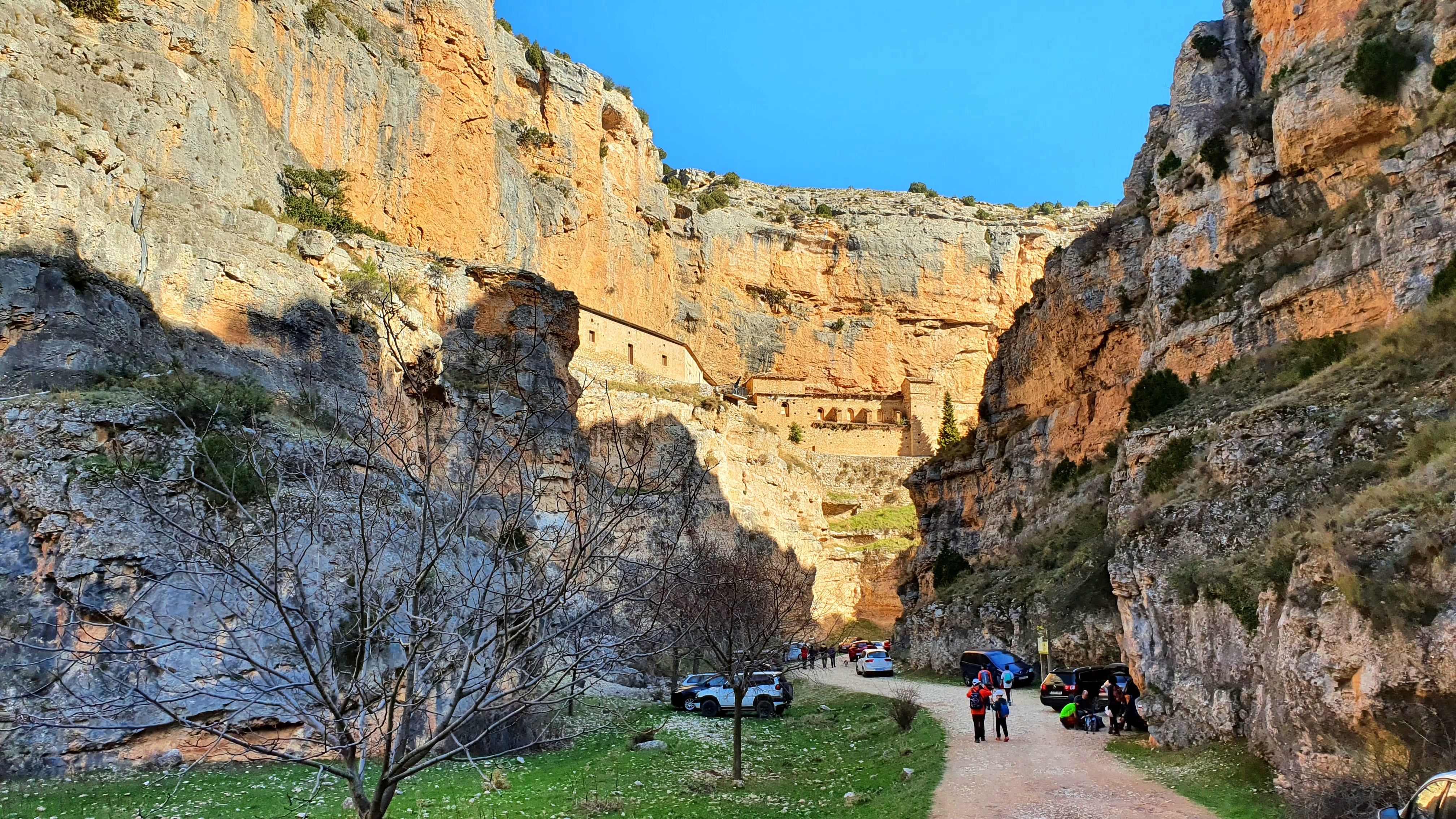 Arte y naturaleza en el Barranco de la Hoz Seca Arte y naturaleza en el Barranco de la Hoz Seca