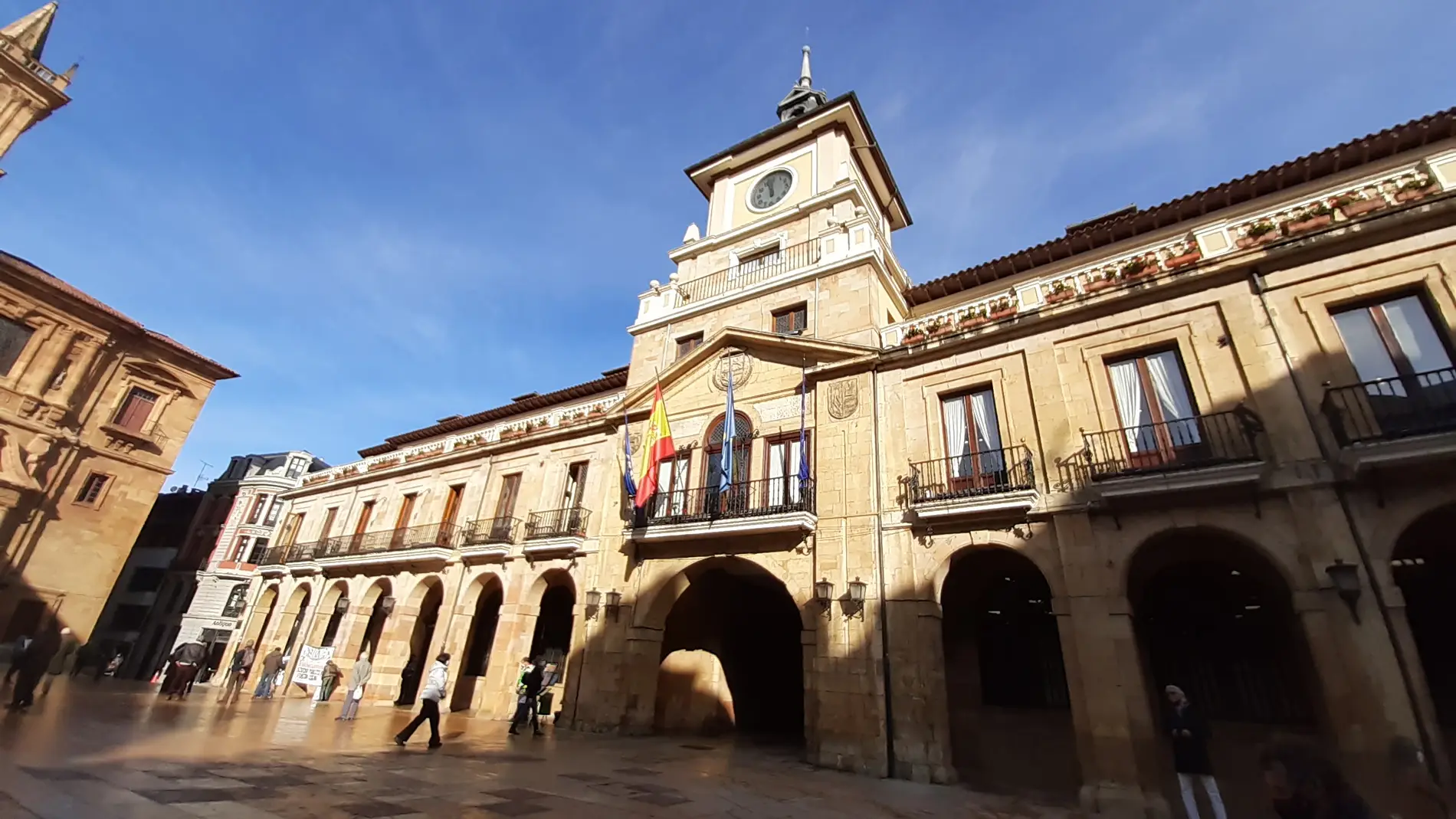 Sagi, Ruiz-Tilve, Carmen Quirós y Álvarez-Buylla, distinguidos por el Ayuntamiento de Oviedo