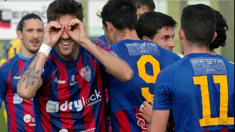 Dani Calleja, celebra el gol Gimnástica Segoviana
