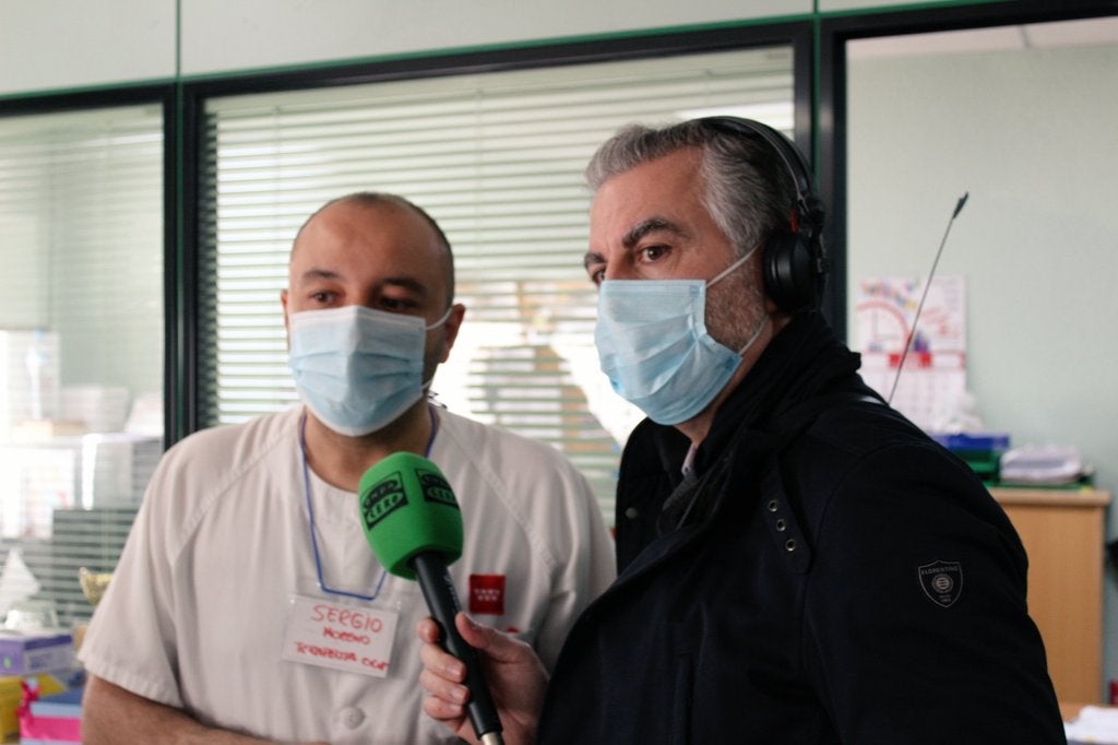 Sergio Moreno, terapeuta: "Tras meses confinados en sus habitaciones, muchos residentes eran incapaces de andar" Sergio Moreno, terapeuta: "Tras meses confinados en sus habitaciones, muchos residentes eran incapaces de andar"