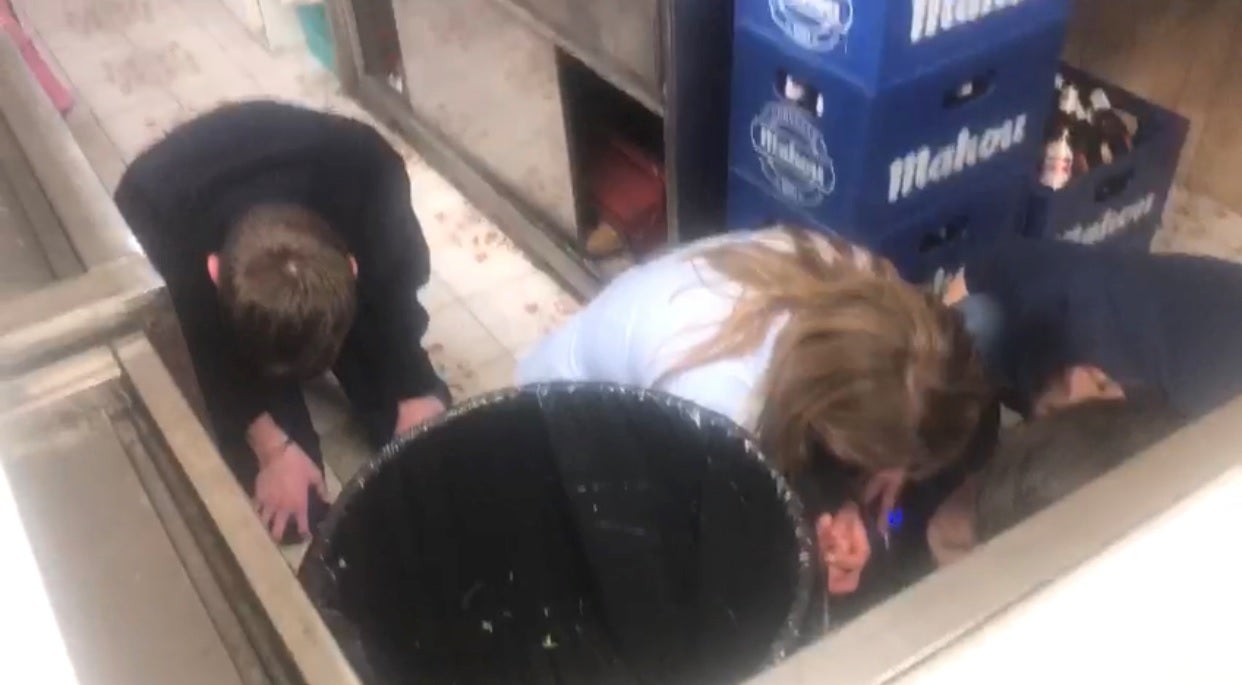 La Policía Local disuelve una fiesta de cumpleaños ilegal en una cafetería de El Plá La Policía Local disuelve una fiesta de cumpleaños ilegal en una cafetería de El Plá