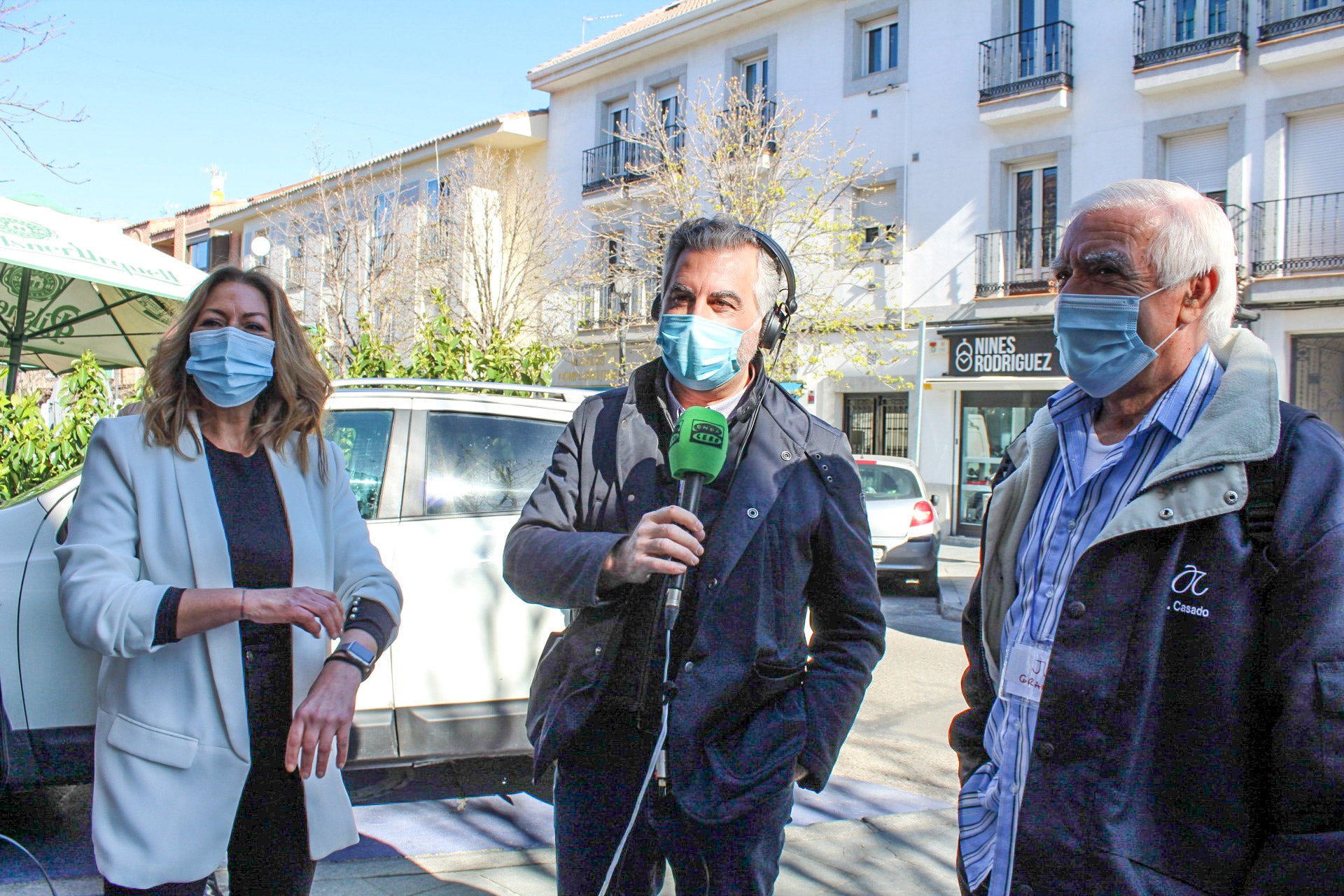Juan, uno de los residentes, explica por qué baja a comprar lotería desde que lo vacunaron Juan, uno de los residentes, explica por qué baja a comprar lotería desde que lo vacunaron