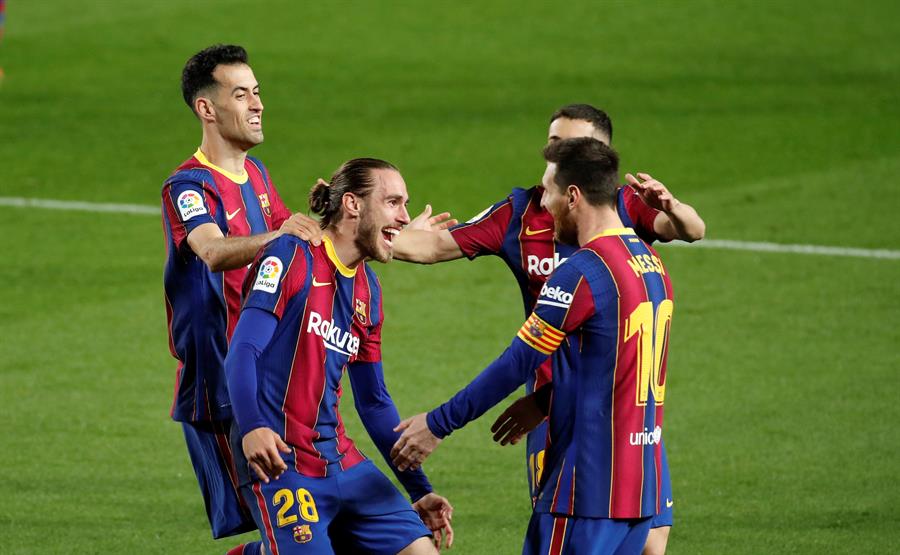 El Barça golea al Huesca y aprieta el liderato El Barça golea al Huesca y aprieta el liderato