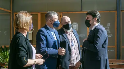 En la imagen Mari Carmen de España, Rafa Climent, Enric Nomdedéu y Luis Barcala En la imagen Mari Carmen de España, Rafa Climent, Enric Nomdedéu y Luis Barcala