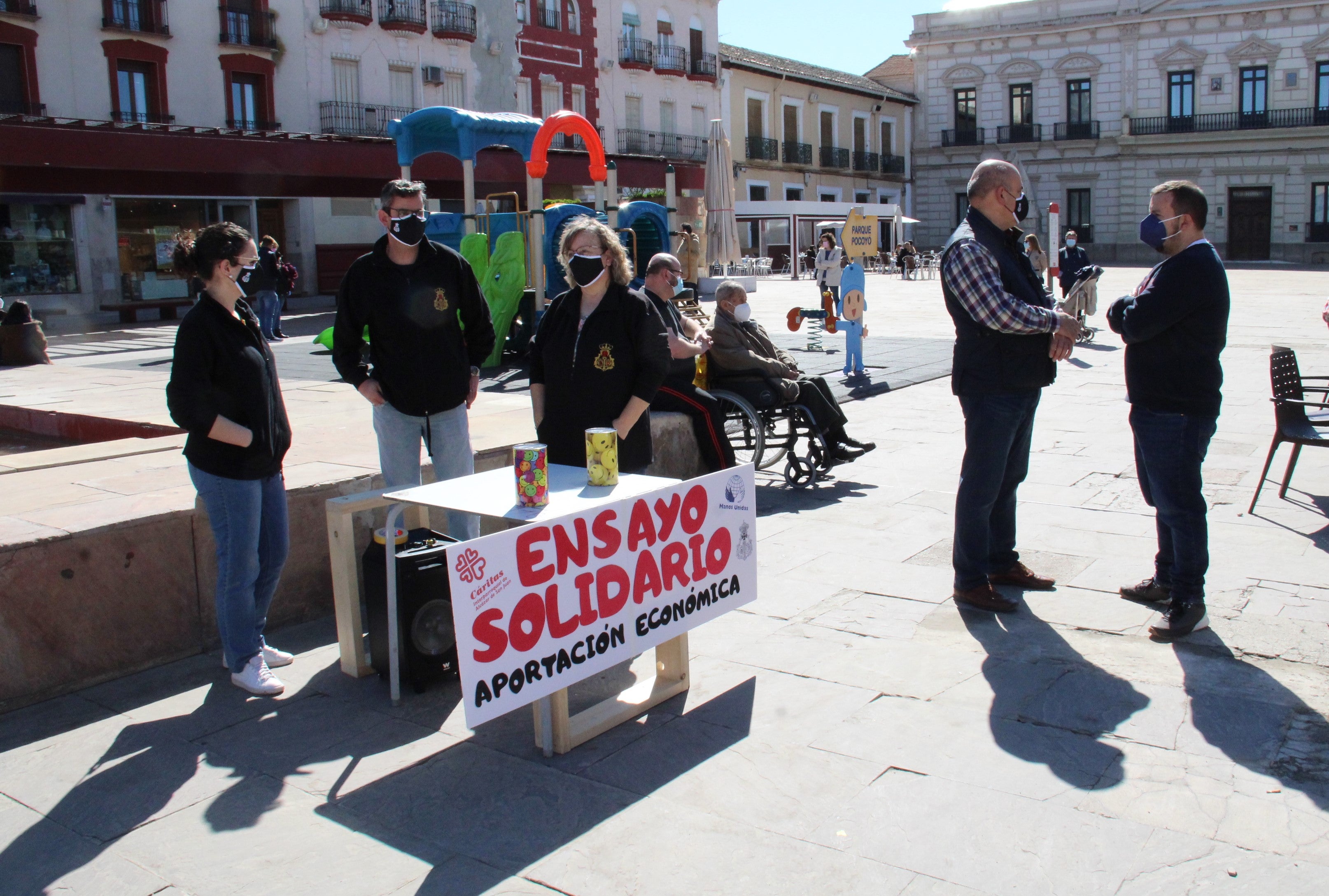 La Cofradía del Santo Entierro sale a la calle con mesas petitorias La Cofradía del Santo Entierro sale a la calle con mesas petitorias