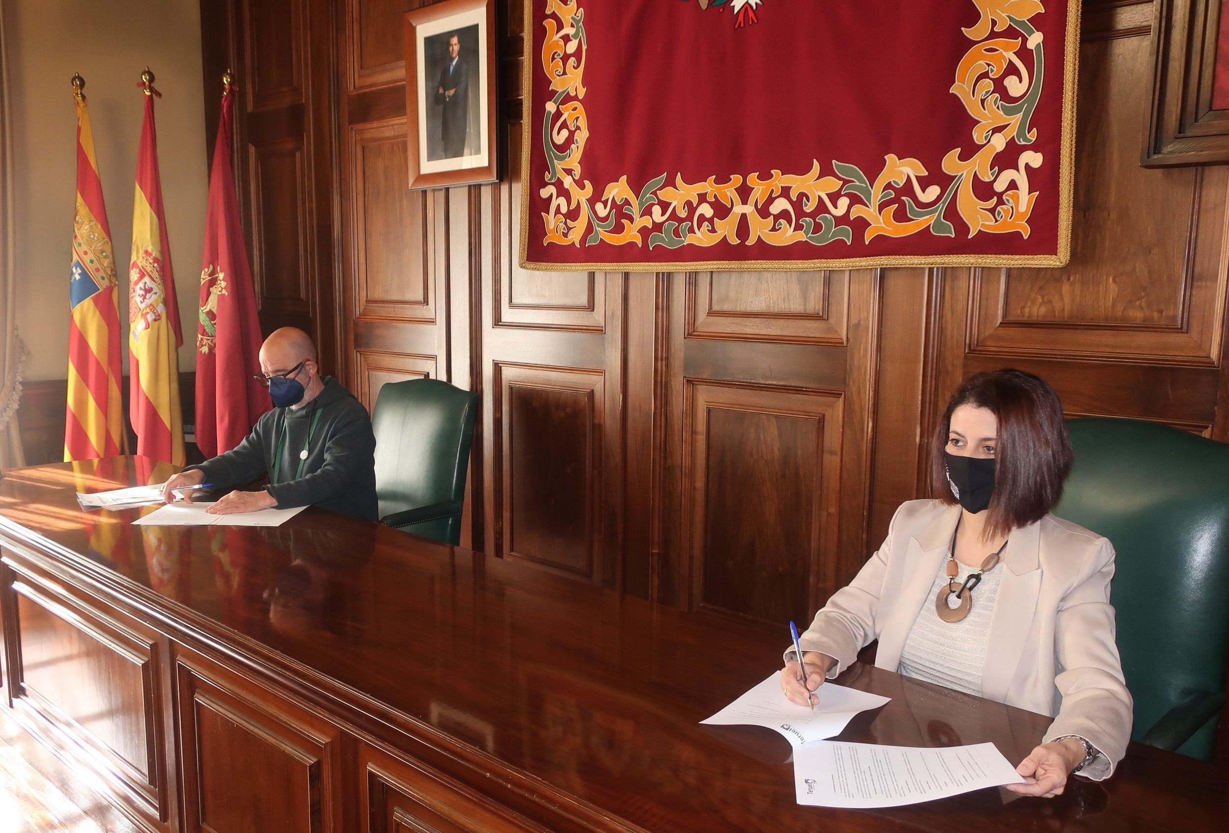 La Federación de Vecinos recibe 30 000 euros más del Ayuntamiento La Federación de Vecinos recibe 30 000 euros más del Ayuntamiento