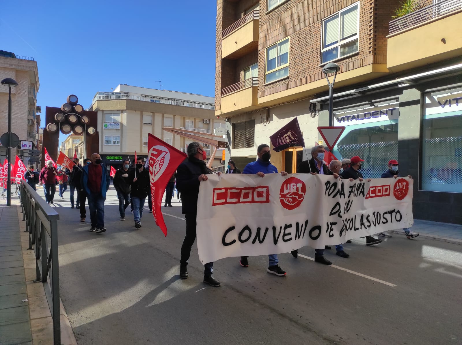 El secretario general de la Federal de Industria de CC.OO. en Castilla La Mancha, Ángel León, advierte que la marcha de ayer es sólo el principio El secretario general de la Federal de Industria de CC.OO. en Castilla La Mancha, Ángel León, advierte que la marcha de ayer es sólo el principio