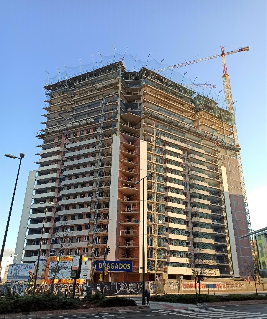 Fallecen dos trabajadores al caer de un andamio en Torre Zaragoza Fallecen dos trabajadores al caer de un andamio en Torre Zaragoza