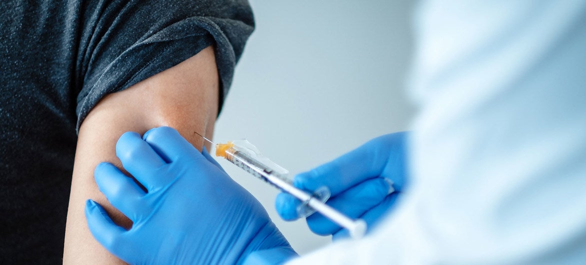 C-LM aplaza vacunación de docentes ante las dudas de AstraZeneca, de la que se han administrado 14.000 dosis C-LM aplaza vacunación de docentes ante las dudas de AstraZeneca, de la que se han administrado 14.000 dosis