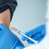 C-LM aplaza vacunación de docentes ante las dudas de AstraZeneca, de la que se han administrado 14.000 dosis