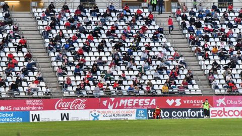 El público en el Enrique Roca de Murcia, la última vez que la afición pudo acceder al estadio, en diciembre de 2020