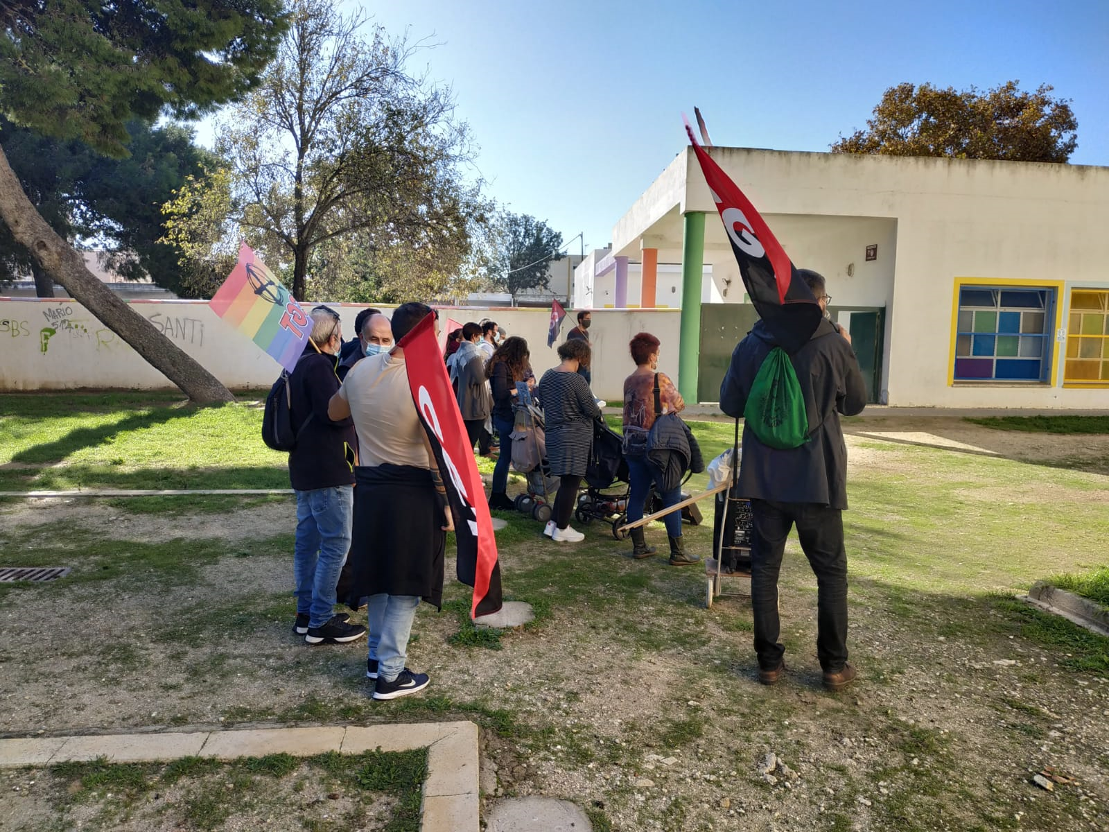 Madres y padres de 'Triquitraque' piden al Ayuntamiento que medie en el conflicto laboral que afecta al centro Madres y padres de 'Triquitraque' piden al Ayuntamiento que medie en el conflicto laboral que afecta al centro