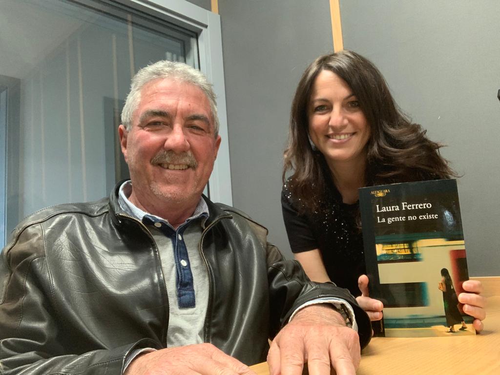 'La gente no existe' la obra literaria de Laura Ferrero, contada en sugerentes relatos, es protagonista hoy en Más de uno Alicante 'La gente no existe' la obra literaria de Laura Ferrero, contada en sugerentes relatos, es protagonista hoy en Más de uno Alicante