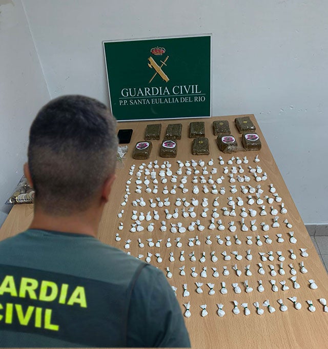 La Guardia Civil detiene a una persona por tráfico de drogas en Santa Eulalia La Guardia Civil detiene a una persona por tráfico de drogas en Santa Eulalia